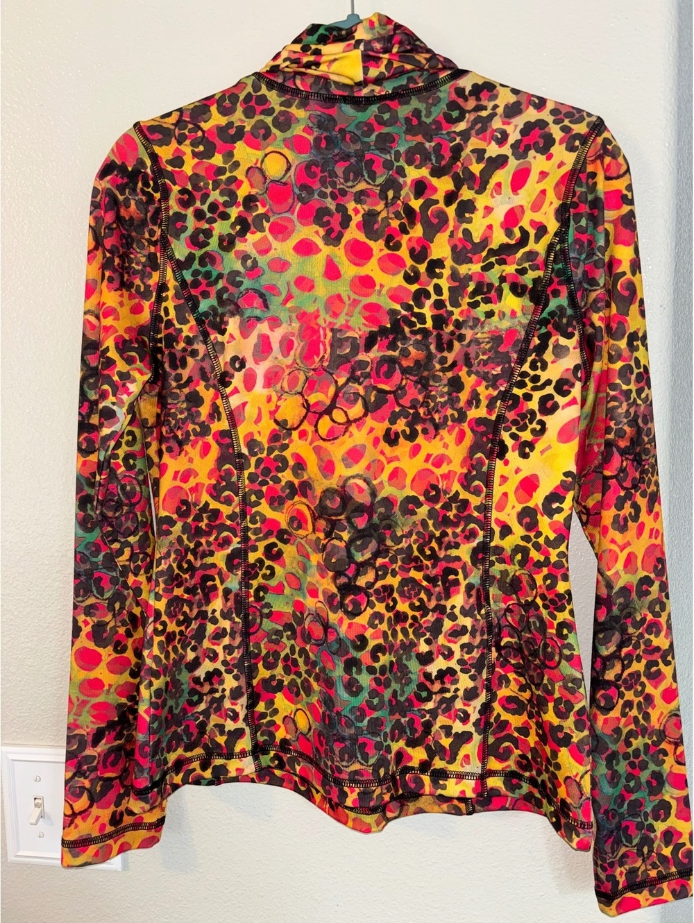 Sno Skins Mock Neck Top Long Sleeve Animal Print M - Picture 2 of 8